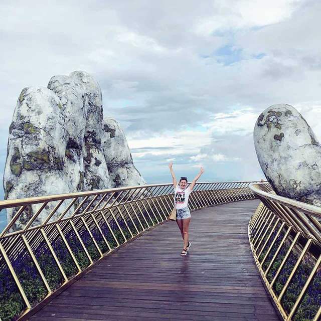 Check-in Cầu Vàng